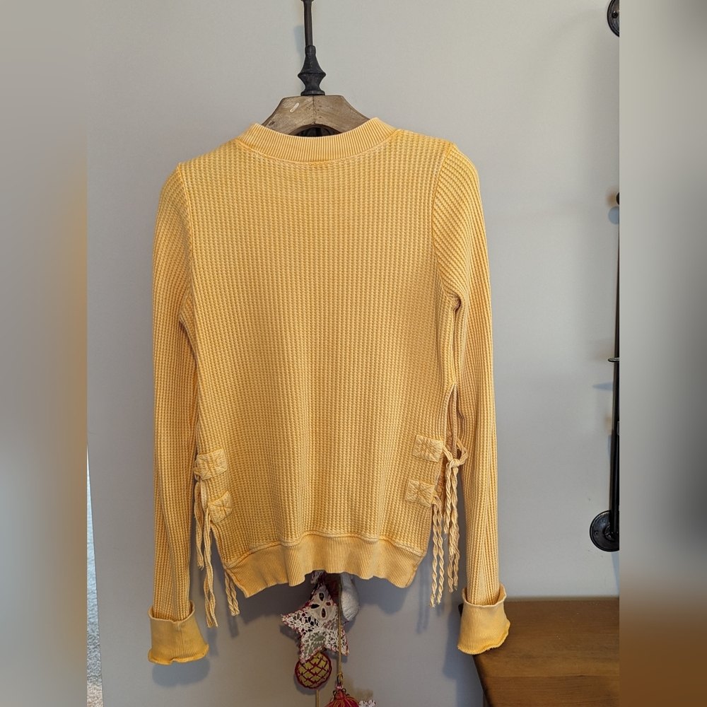 Free People Interlaken Thermal Waffle Side Tie yellow top size M - Picture 5 of 6